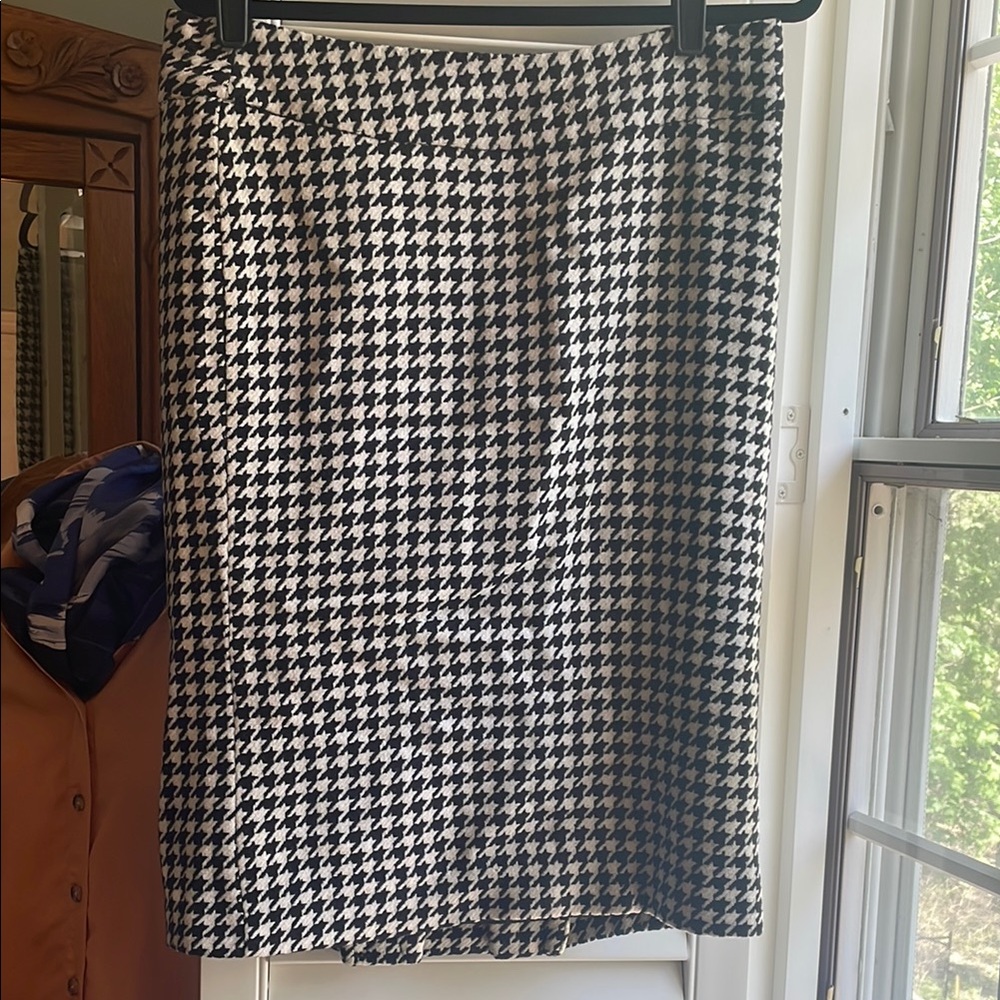 Classic Houndstooth pencil skirt